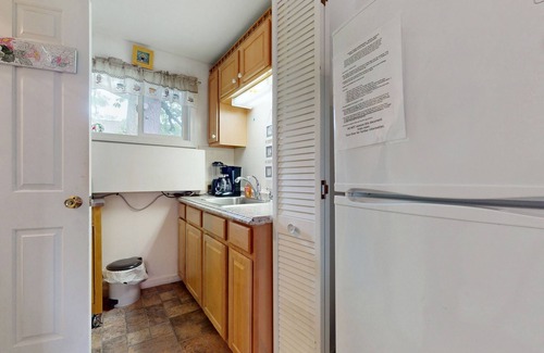 Ogunquit - Wells Apartment | Charming condo with pool and deck space