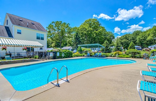 Ogunquit - Wells Apartment | Charming condo with pool and deck space