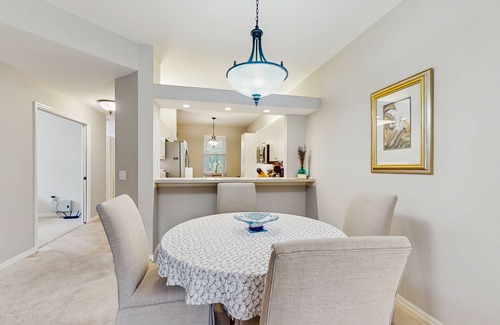 Naples Condo | Charming condo with screened lanai, wifi & access to outdoor community pool