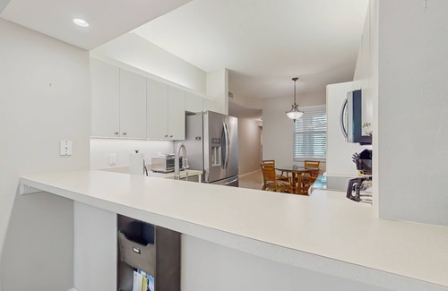 Naples Condo | Charming condo with screened lanai, wifi & access to outdoor community pool