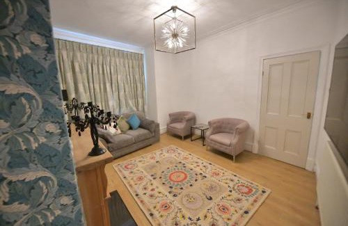 Offerton Park House | Charming & Cosy Home Stockport