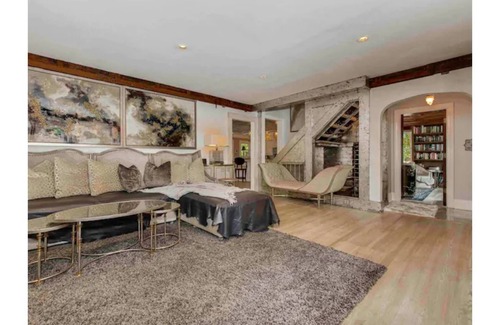 Charlotte House | Charming Cotswold Lil’ Castle Close to Uptown Charlotte