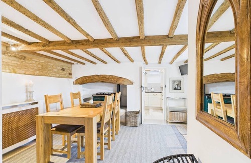 Broadwell House | Charming Cotswold Stay | Holiday Cottage