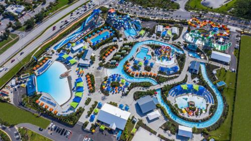 Bay Lake House | Charming Cottage 3 Miles From Disney With Margaritaville Resort & Island H2O Access - 8083Kd
