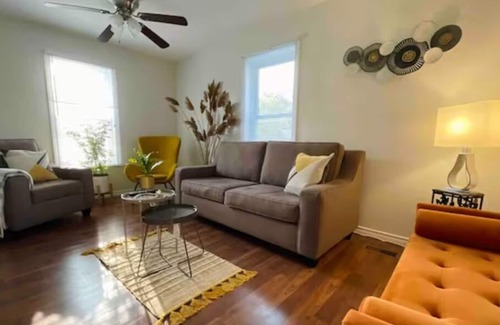 Wellington Cottage | Charming Cottage in the Heart of Wellington