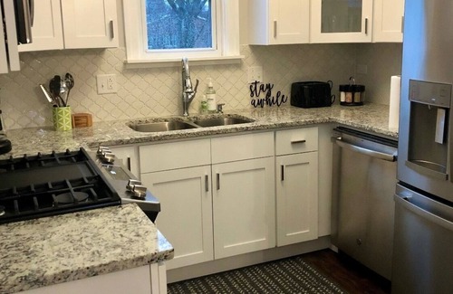 Glen Ellyn House | ✽ Charming Cottage ✽ close to College/Town/Station