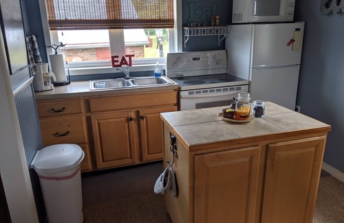 Luray Cottage | Charming Cottage, Fresh Eggs, Friendly Pets AND Pet Friendly!