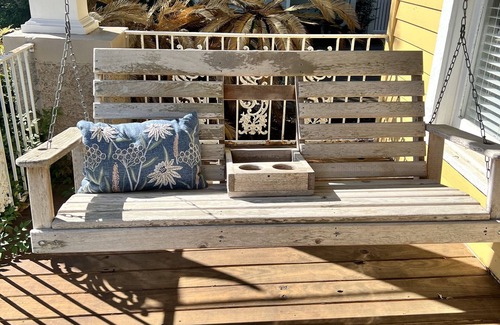 Crowley House | Charming cottage in downtown historic district