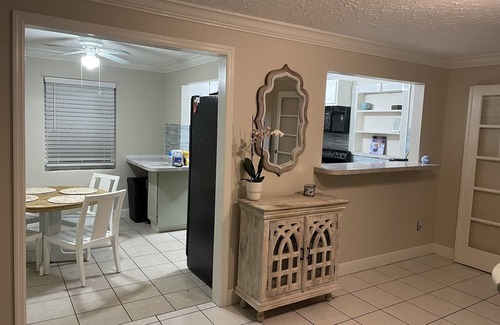 Historic Downtown Kissimmee House | Charming cottage near the lakefront in Kissimmee. walking to downtown amenities.