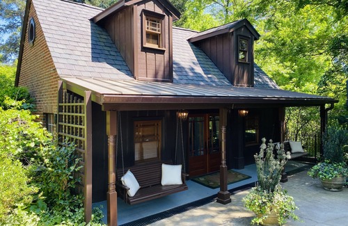 East Lake Cottage | Charming cottage next to East Lake Golf Club