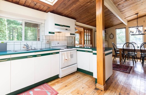 Georgian Bay Cottage | Charming Cottage on Gloucester Pool w/ Firepit, Sauna, Disc Golf Course & more!