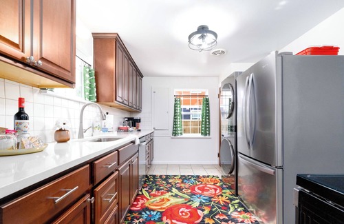 Port Angeles Cottage | Charming Cottage Retreat - with Hot Tub, Sauna & 5 min walk to town!
