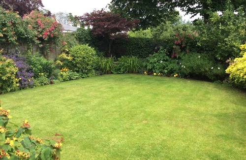 Sidford Cottage | Charming Cottage Sidmouth Devon.Easy walk or cycle ride by river to beach.