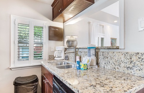 Historic Downtown Savannah Cottage | Charming Cottage Steps Away from Forsyth Park by Lucky Savannah