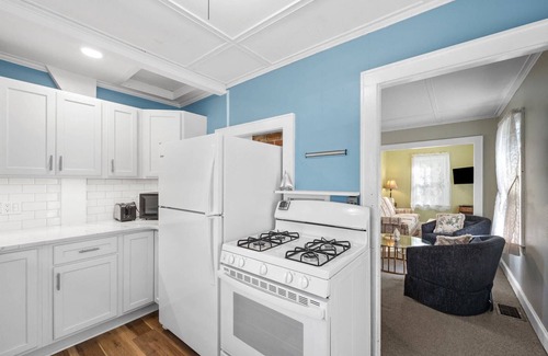 Plymouth House | Charming cottage, walk to downtown waterfront, large deck, outdoor seating, and grill