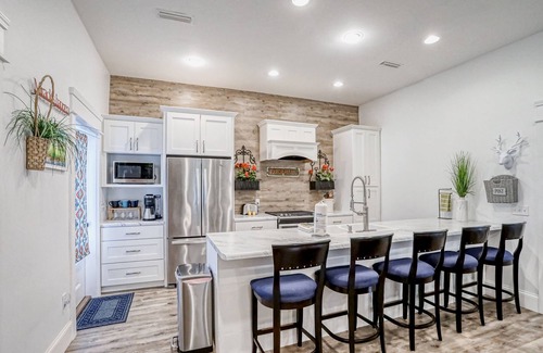 Port St. Joe House | Charming cottage with private W/D and central AC - walk to the beach