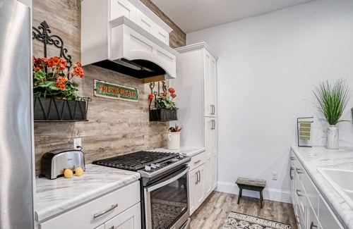 Port St. Joe House | Charming cottage with private W/D and central AC - walk to the beach