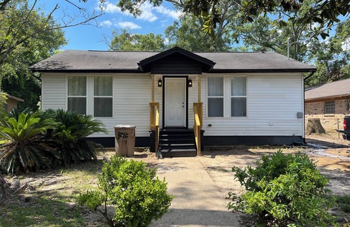 Mobile Cottage | Charming cottage with AC and WiFi in brilliant Mobile