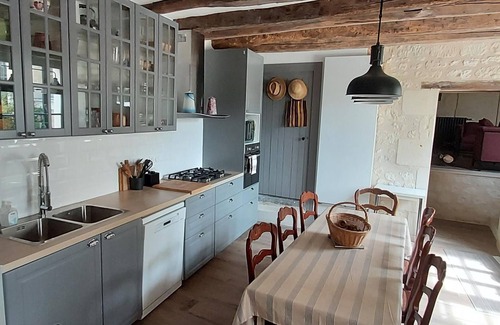 Benais Cottage | Charming cottage with garden near castles, WiFi, parking included