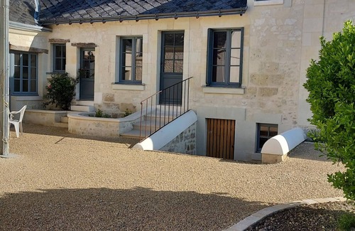 Benais Cottage | Charming cottage with garden near castles, WiFi, parking included