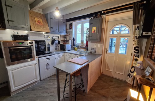 Sigloy Cottage | Charming Cottage with Garden in Loire, Near Châteaux, Pets Welcome