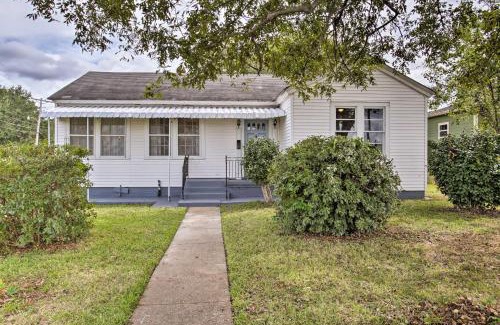 Natchez House | Charming Cottage with Mississippi River Views!
