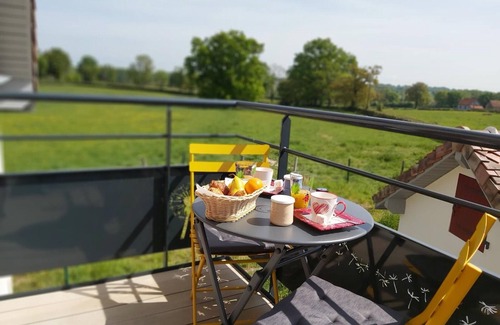 Saligny-sur-Roudon Cottage | Charming Countryside Home with Modern Comforts & Lovely Terrace