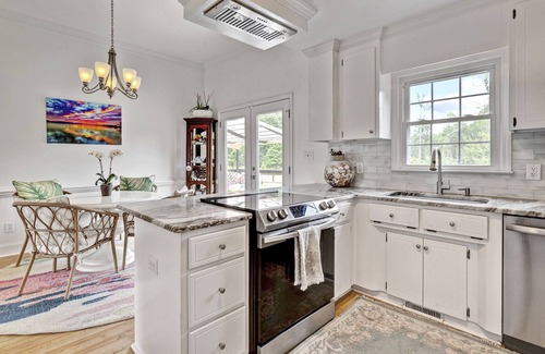Raleigh House | Charming country home on a horse farm, 15min to Downtown!