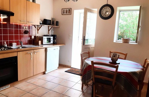 Luzille Cottage | Charming Countryside Retreat Near Loire Castles - 2BR, Garden, Wi-Fi, Pet-Friendly, Family-Friendly