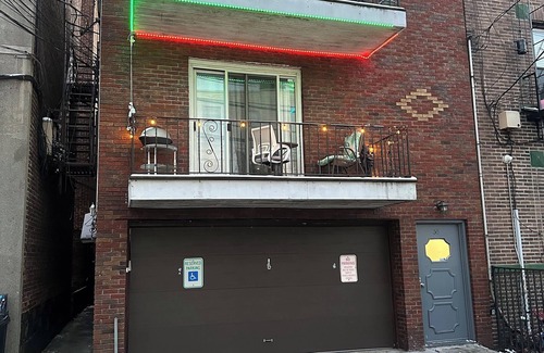 West New York Apartment | Charming cozy 2-bedroom apartment 20 mins from Times Square with AC, WiFi