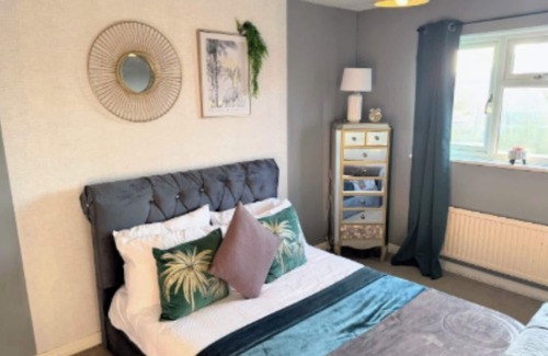 Ashford House | Charming & Cozy 3-Bed Home in Ashford – Perfect for Families & Contractors!
