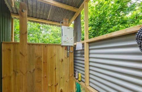 Honing Cabin | Charming craftsman-built shepherd's hut, set in it's own private woodland glade