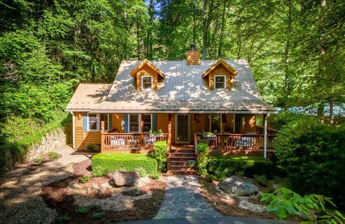 Maggie Valley Cabin | Charming Creek side cottage in Maggie Valley. Close to Cataloochee, and Cherokee