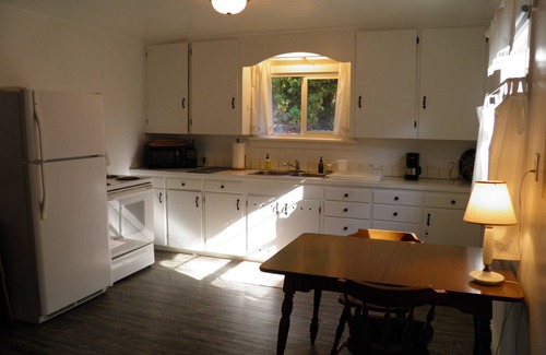 Walla Walla Cottage | Charming Creek Side Cottage with King bed Close to Whitman