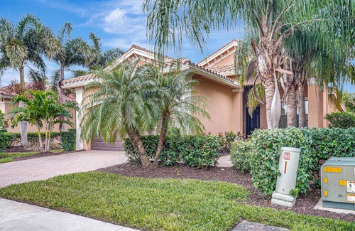 Botanica Lakes House | Charming CUSTOM HOME in exclusive MARINA BAY 3-bedroom house fabulous Fort Myers