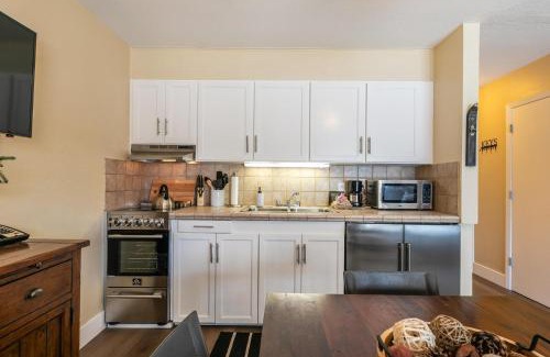 Truckee House | Charming Deluxe Studio w/Lake View #246 at Donner Lake Village
