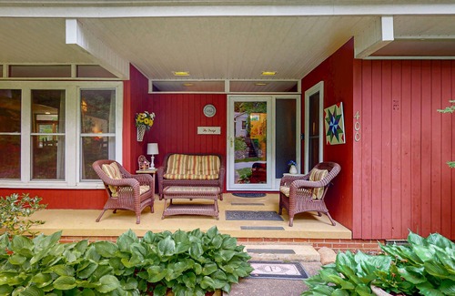 Lake Junaluska House | Charming Dog-Friendly home with Full Kitchen, A/C and Access to Community Amenit