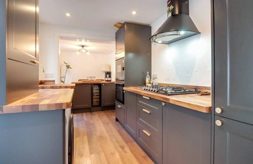 Exmouth Apartment | Charming Dog Friendly Cottage in Devon | Sleeps 4