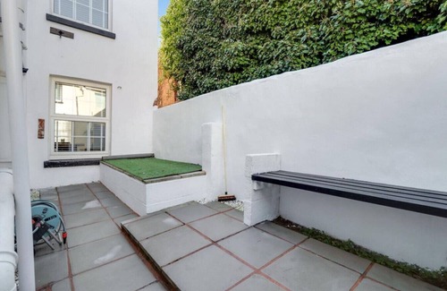 Exmouth Apartment | Charming Dog Friendly Cottage in Devon | Sleeps 4