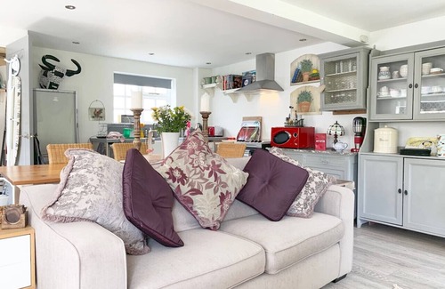 Sidmouth Cottage | Charming Dog-Friendly Guesthouse