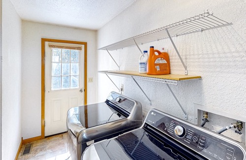 Spearfish House | Charming, dog-friendly home with a large deck, ping-pong & games - hiking nearby
