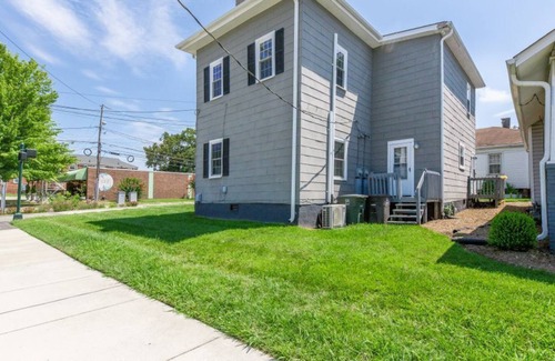 Downtown Greensboro Apartment | Charming downtown apartment! Walking distance to hotspots and attractions!