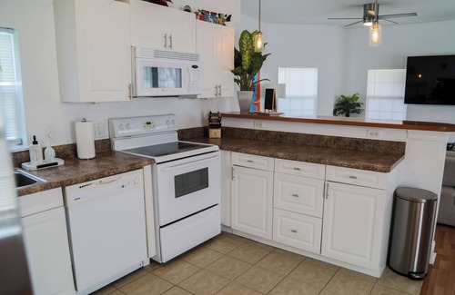 South Pensacola Cottage | Charming downtown cottage in historical Pensacola!