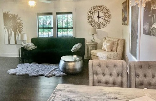 Northwest Quadrant Cottage | Charming Downtown Cottage