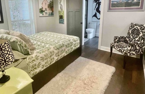 Northwest Quadrant Cottage | Charming Downtown Cottage