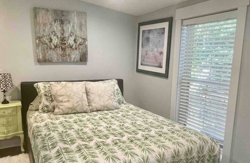 Northwest Quadrant Cottage | Charming Downtown Cottage