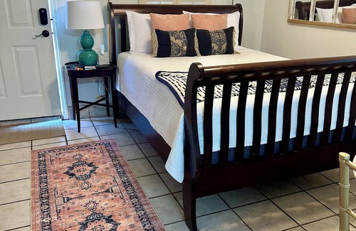 Fairhope House | Charming Downtown Fairhope Cottage – Walk to Everything!