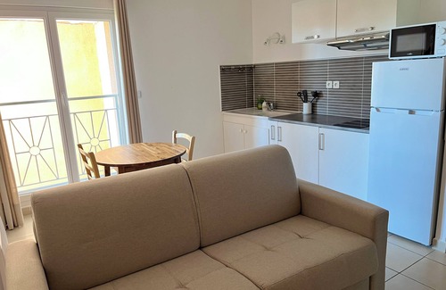 Cavaillon Apartment | Charming downtown studio