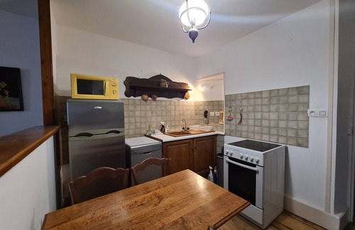 Saint-Gaultier Cottage | Charming Duplex in Saint-Gaultier: Private Courtyard, Free Wifi, Near Creuse River
