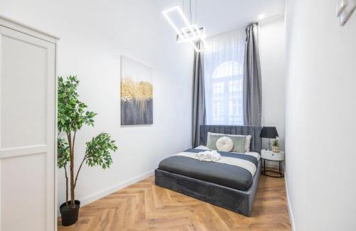 Terezvaros Apartment | Charming E24 Grand Residence Next to the Andrássy Fashion St
